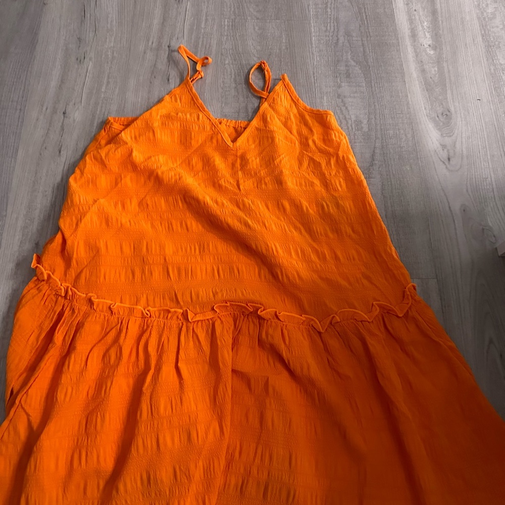 orange dress